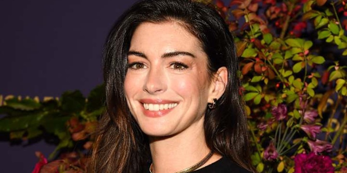 Netflix Comedy: Anne Hathaway & Rebel Wilson Shine